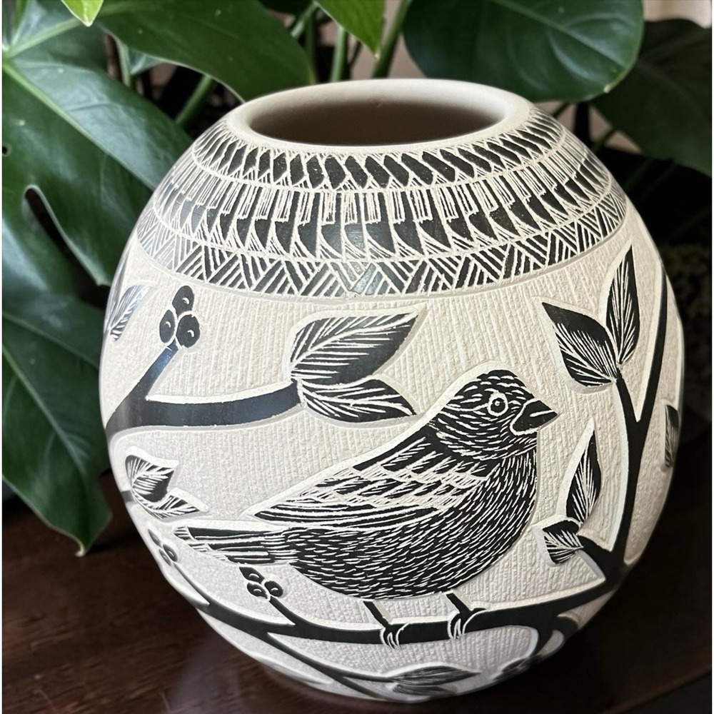 Mata Ortiz Pottery Lupita Quezada Hummingbird Bird Butterfly Floral Mexico Art